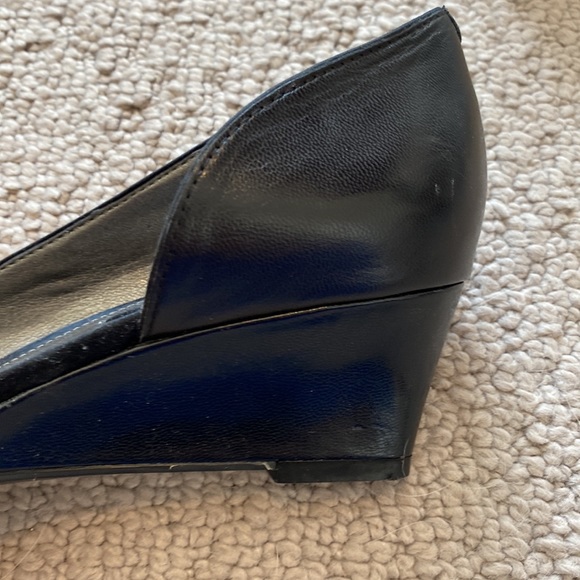 Size 7.5 Bandolino black wedges. - Picture 7 of 7
